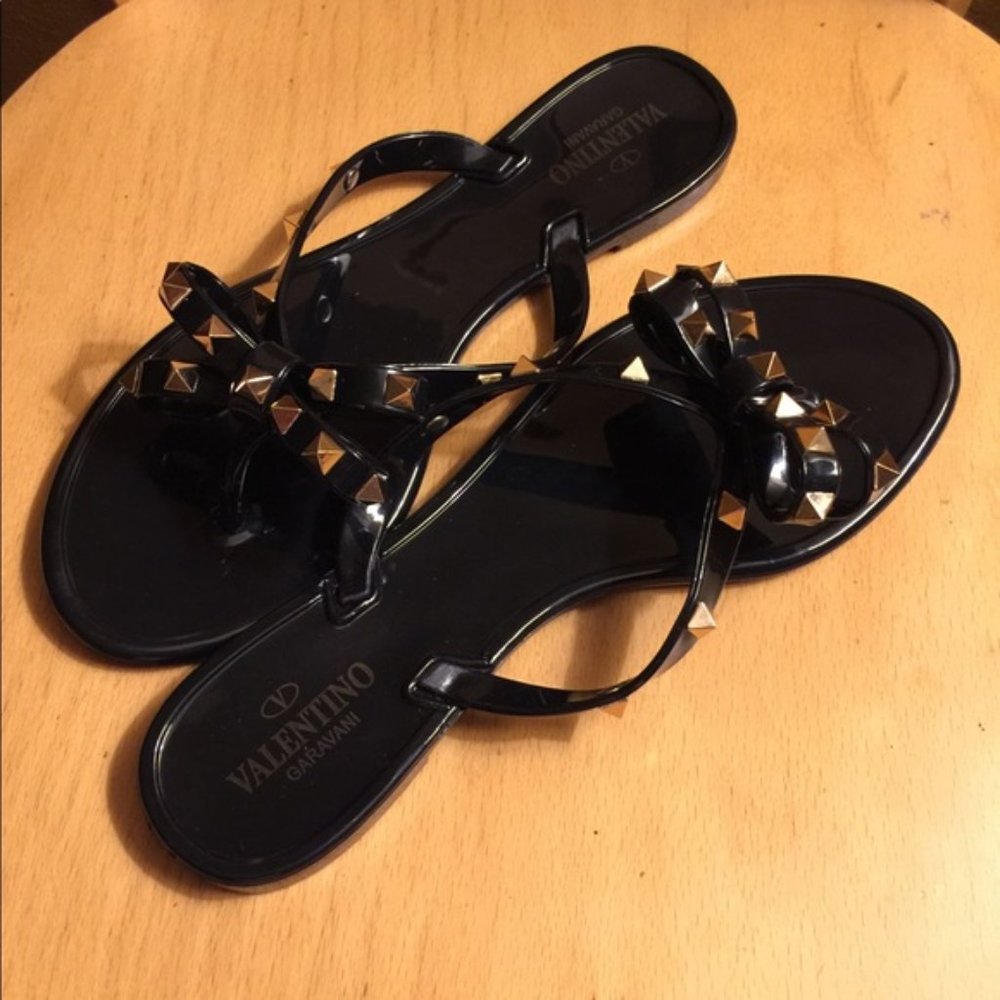 Valentino Garavani Rock stud Thong Sandals! Sz 40
